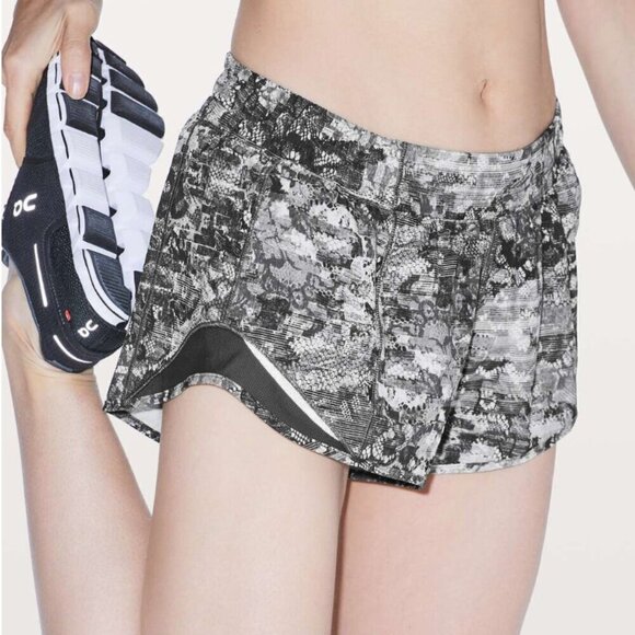 Lululemon Hotty Hot Short II *2.5" Masked Lace Starlight Black - Picture 5 of 5